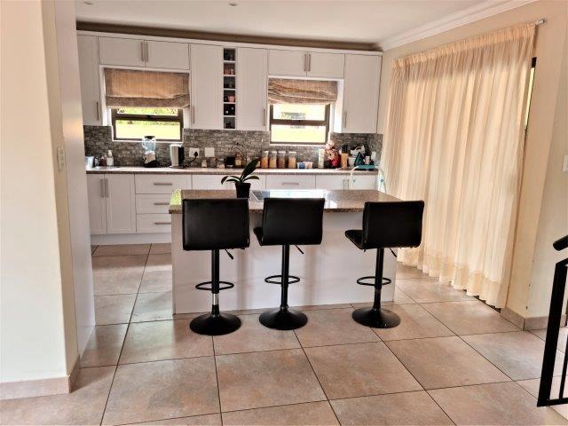 To Let 4 Bedroom Property for Rent in Melodie North West